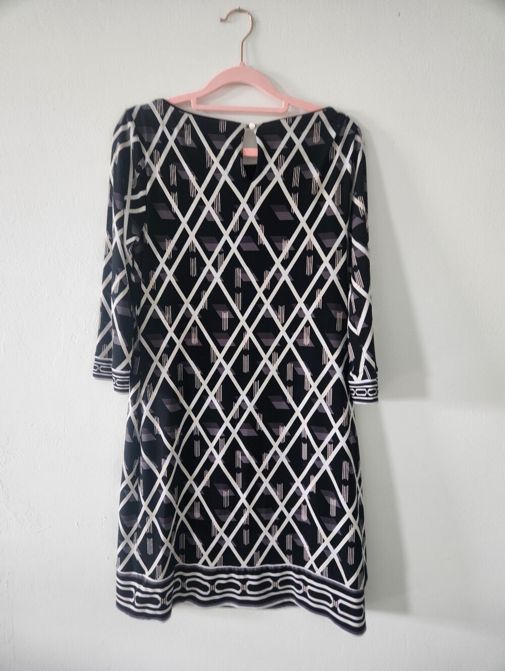 White House Black Market Black & White Geometric Shift Dress - Picture 4 of 5